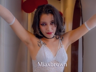 Miaxbrown