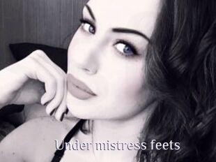 Under_mistress_feets